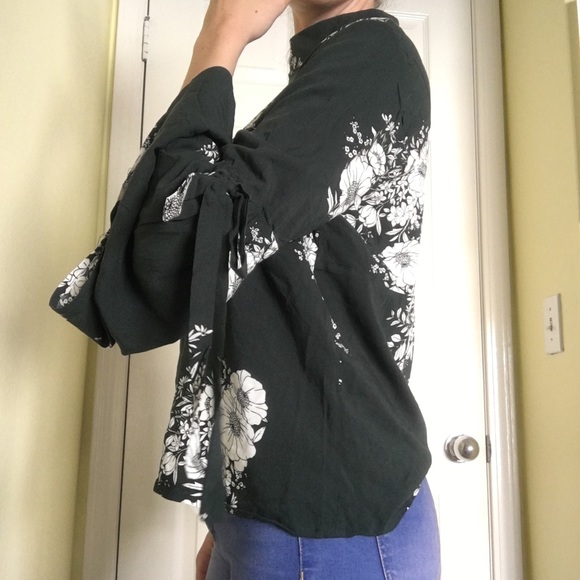 Urban Romantics flowy top! - Picture 8 of 8